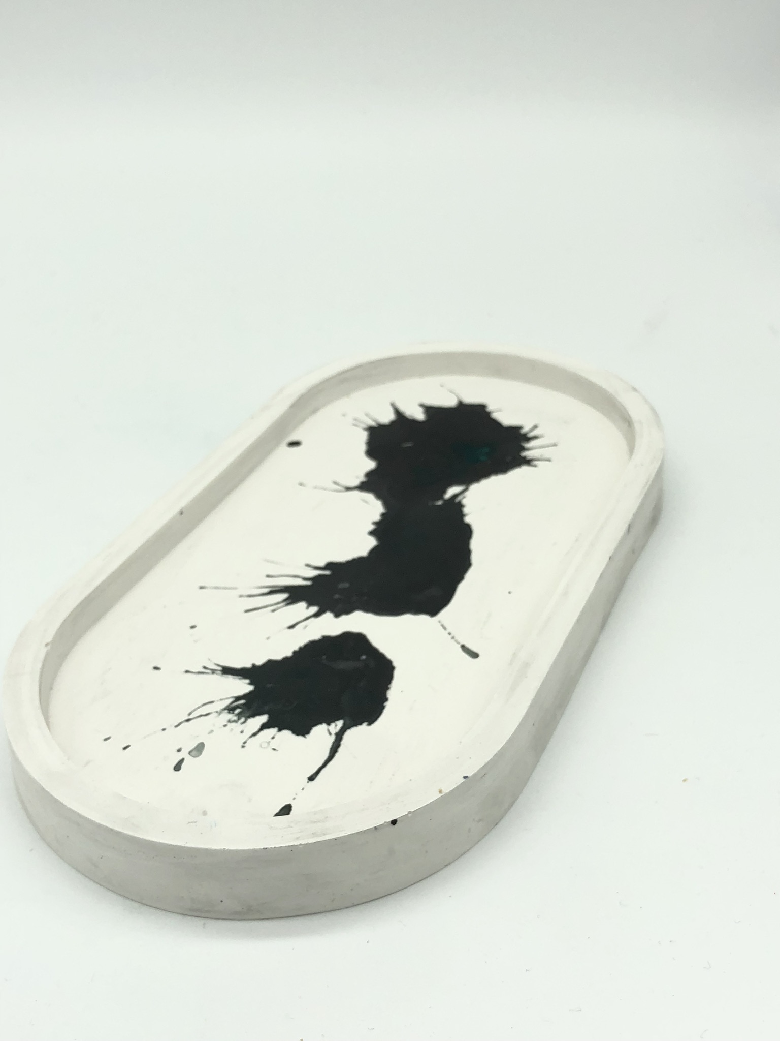 Billede af 'Splash med sort' - Oval Trinket Tray skål